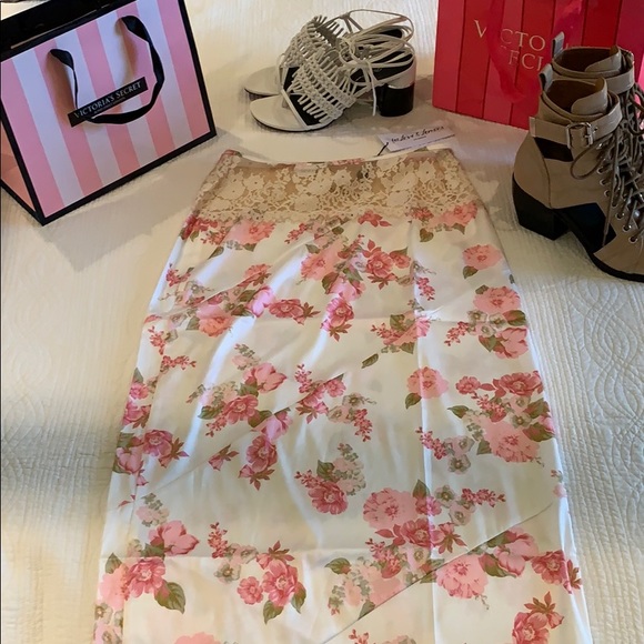 LAST FOR LOVE & LEMONS MELROSE SKIRT IN WHITE FLORAL PRINT LACE PANEL AT WAIST S - Picture 4 of 6